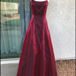 Gorgeous Burgundy/Maroon Formal Gown Prom Quinceanera - Junior Small